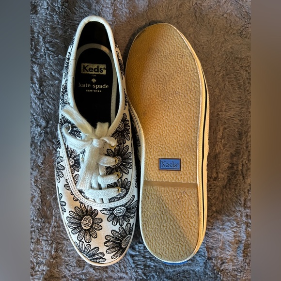 Keds x Kate Spade Black Floral on Cream Sneakers - Picture 9 of 13
